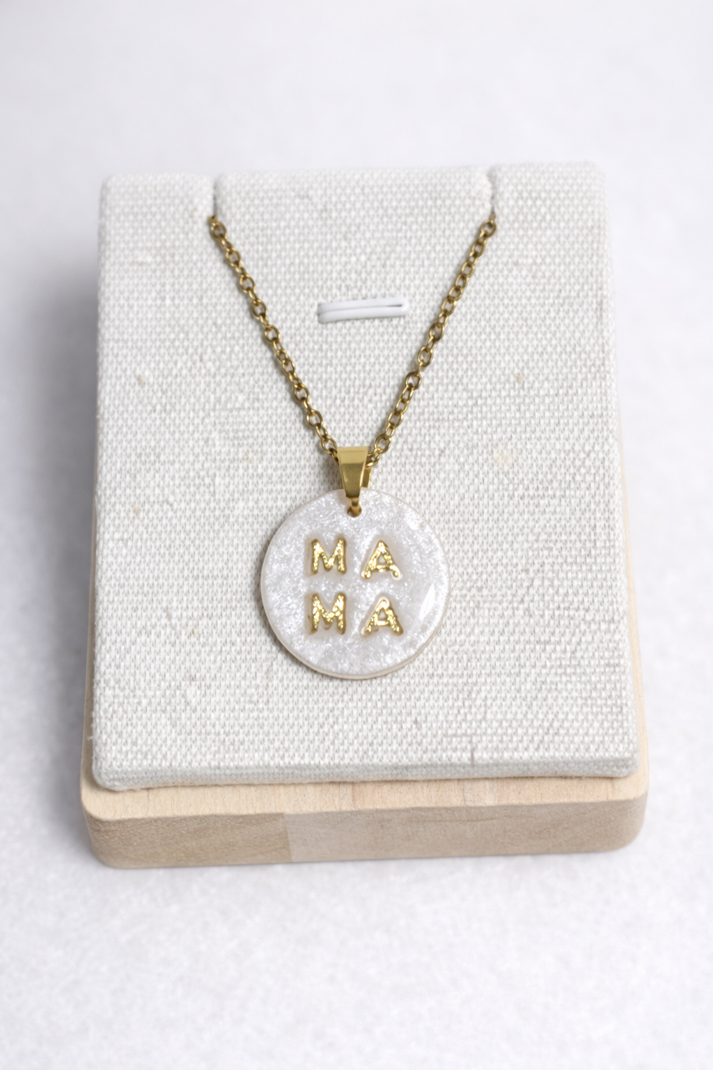 Palabra Dorada • Colgante con cadena