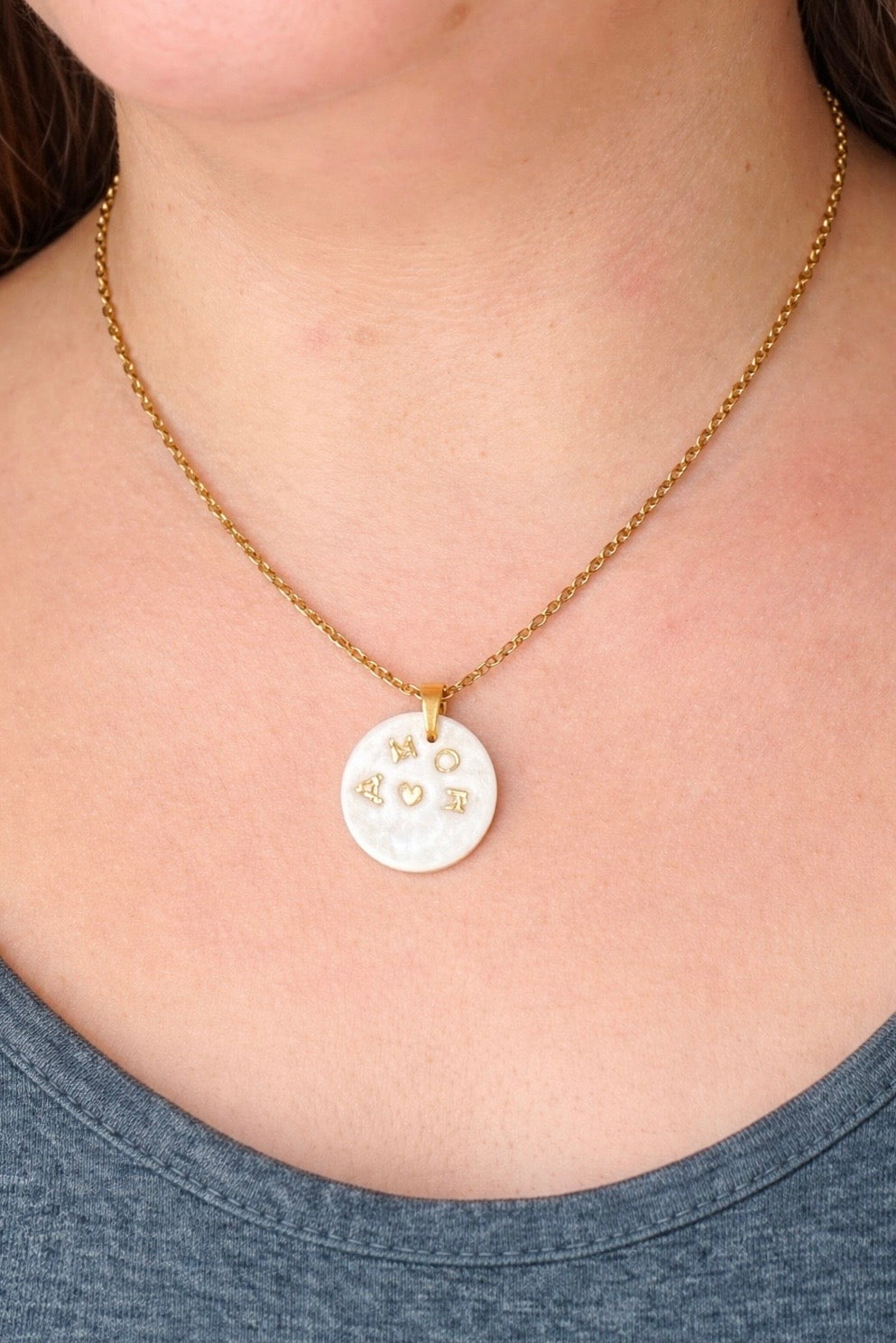 Palabra Dorada • Colgante con cadena