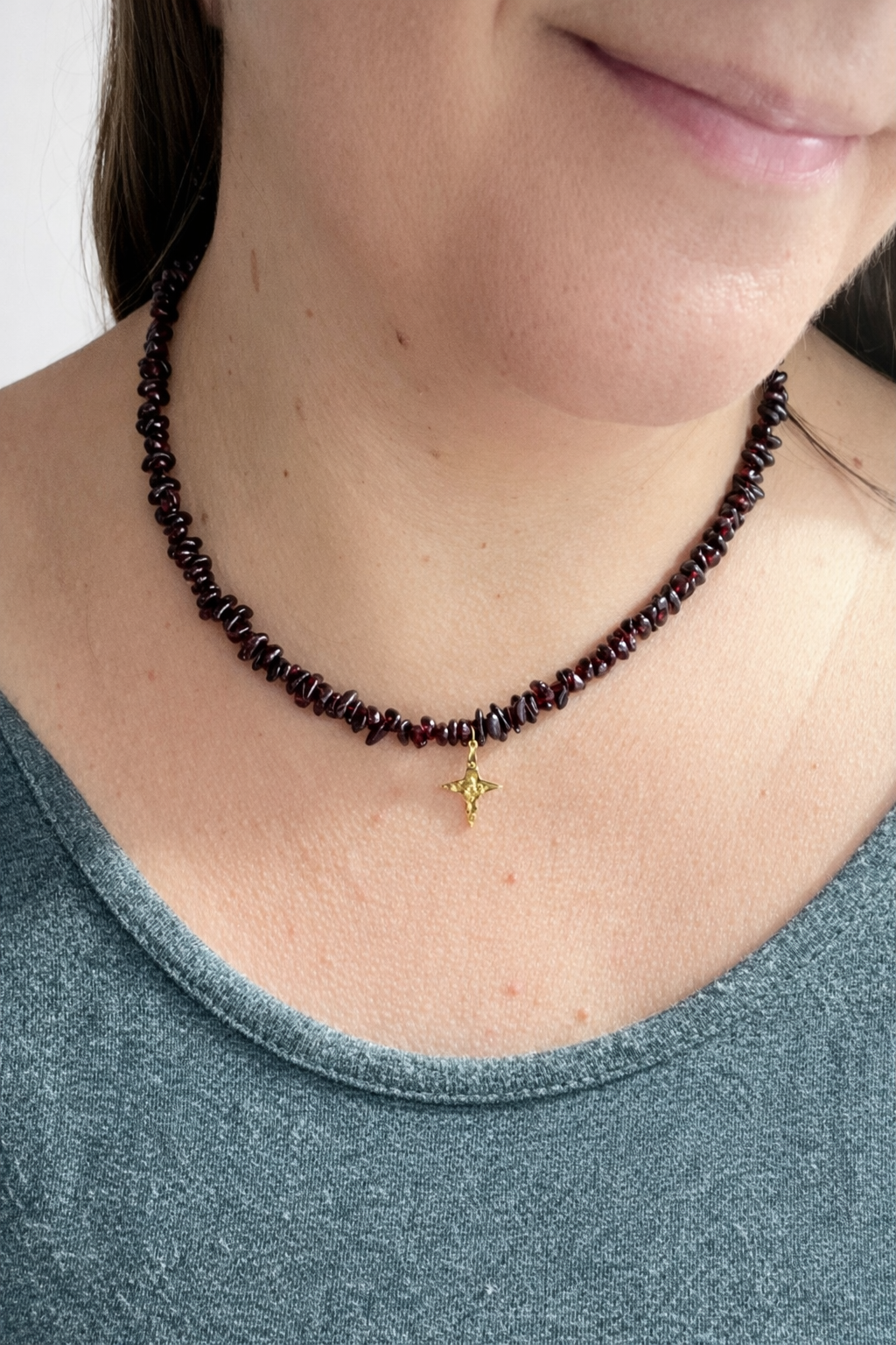 Gargantilla Brújula de Granate