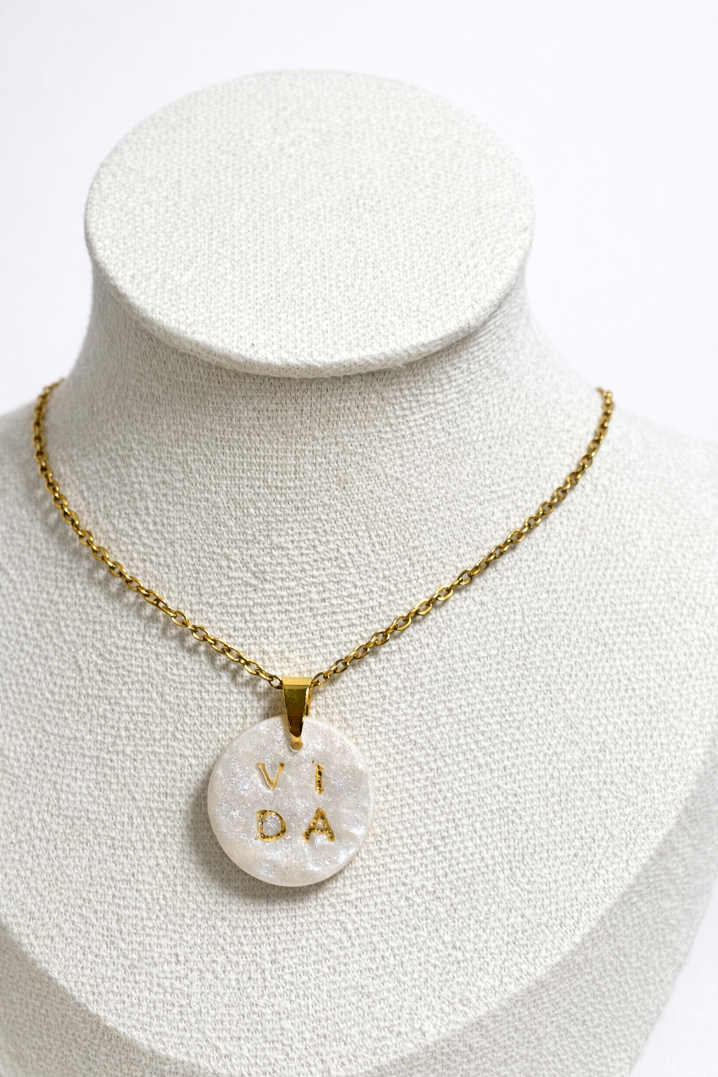 Palabra Dorada • Colgante con cadena